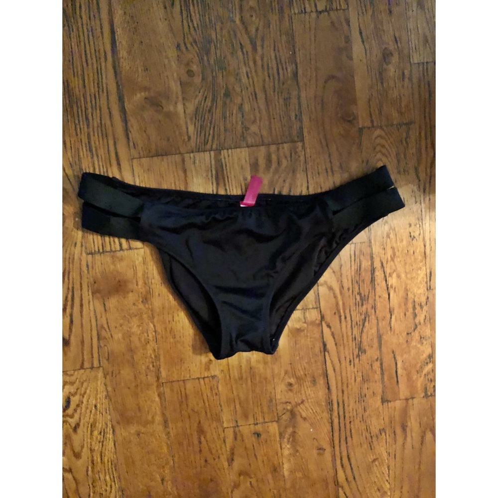 TRADED Victoria’s Secret Black bikini bottoms
